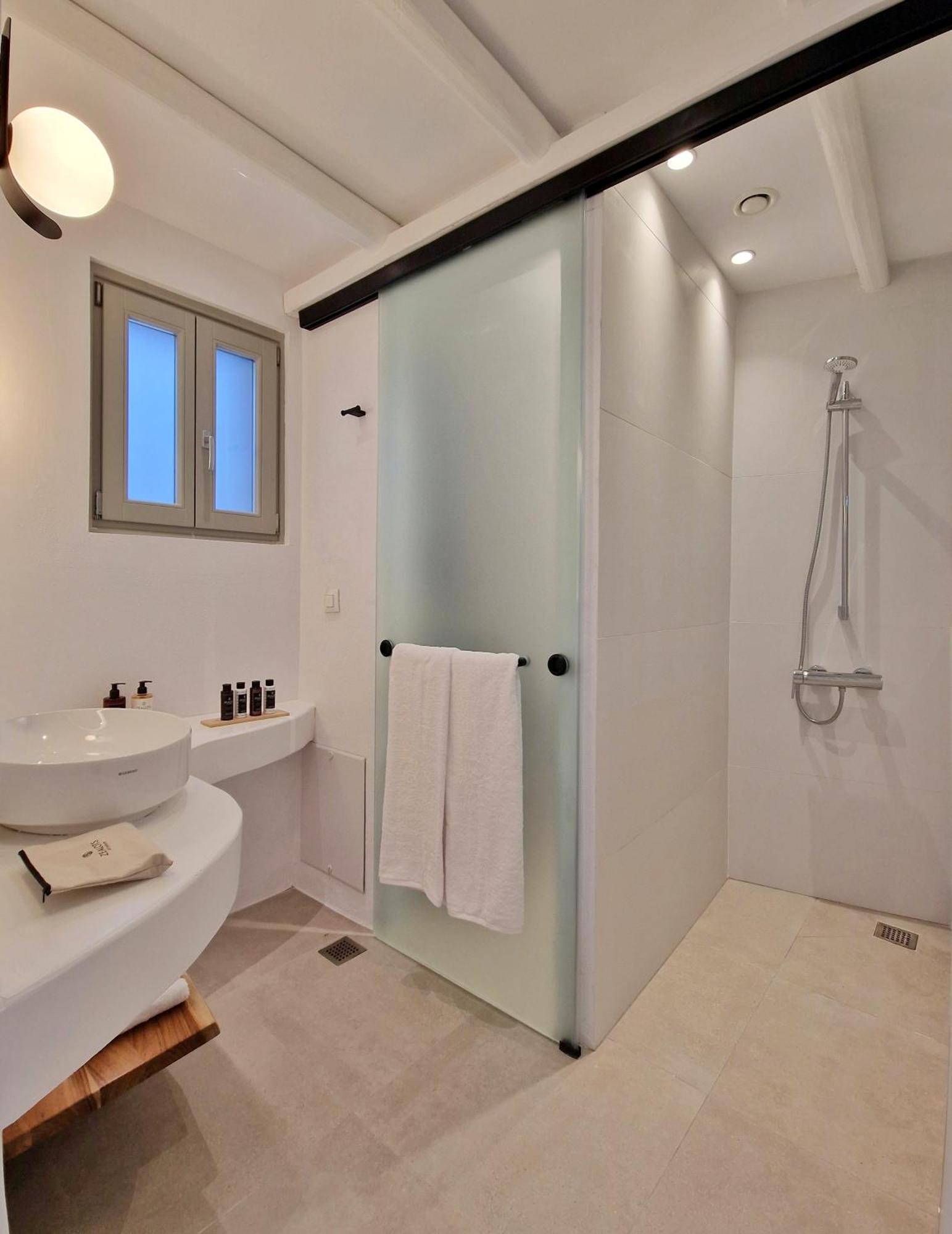 Agada Folegandros Suites & Villas Áno Meriá Bagian luar foto